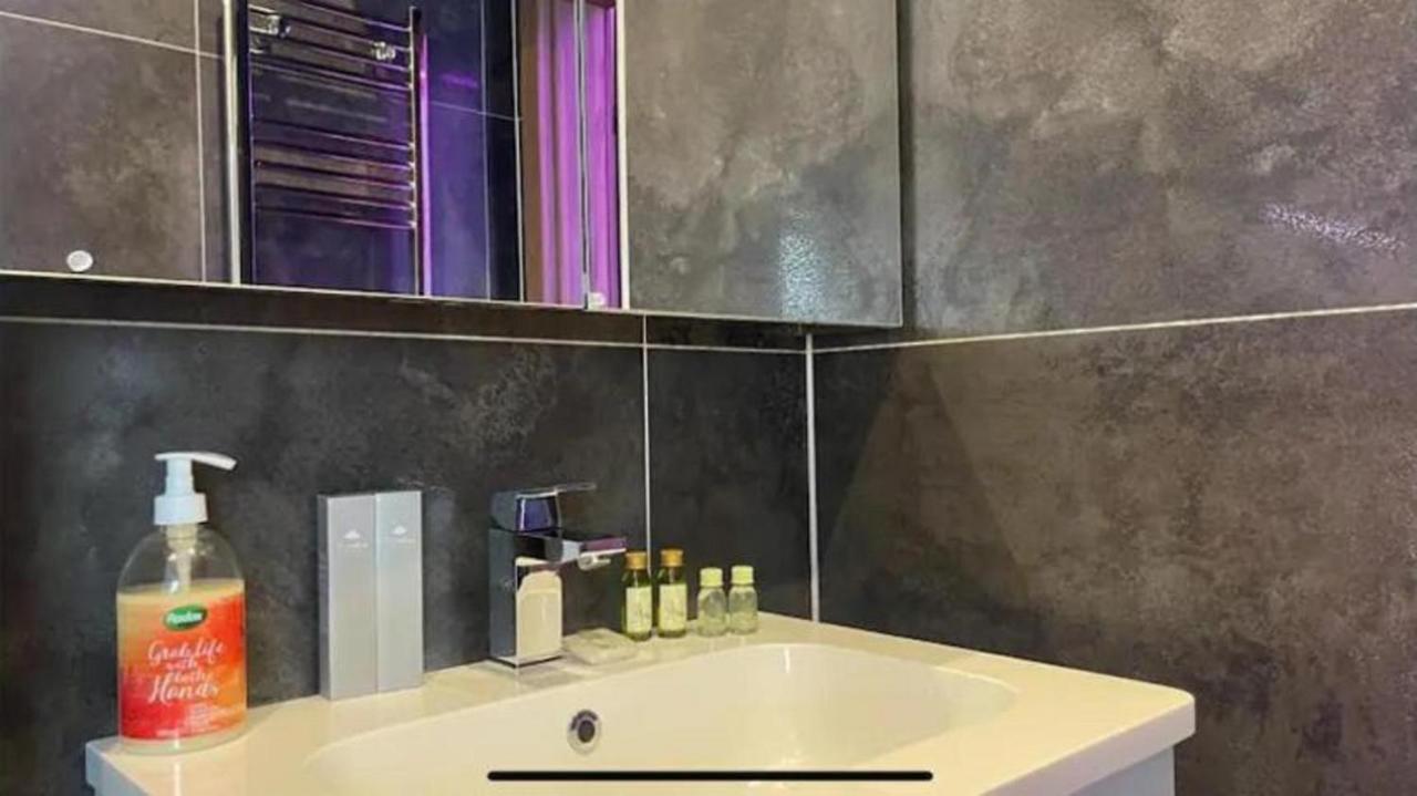 #1 Tgha Luxury Studio Apartment In Athlone Bagian luar foto